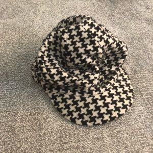 Burberry black and white houndstooth hat